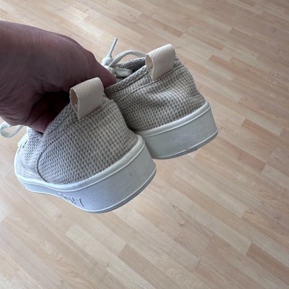 Cute Roxy Sneakers 8.5 Cream Color - Picture 5 of 8